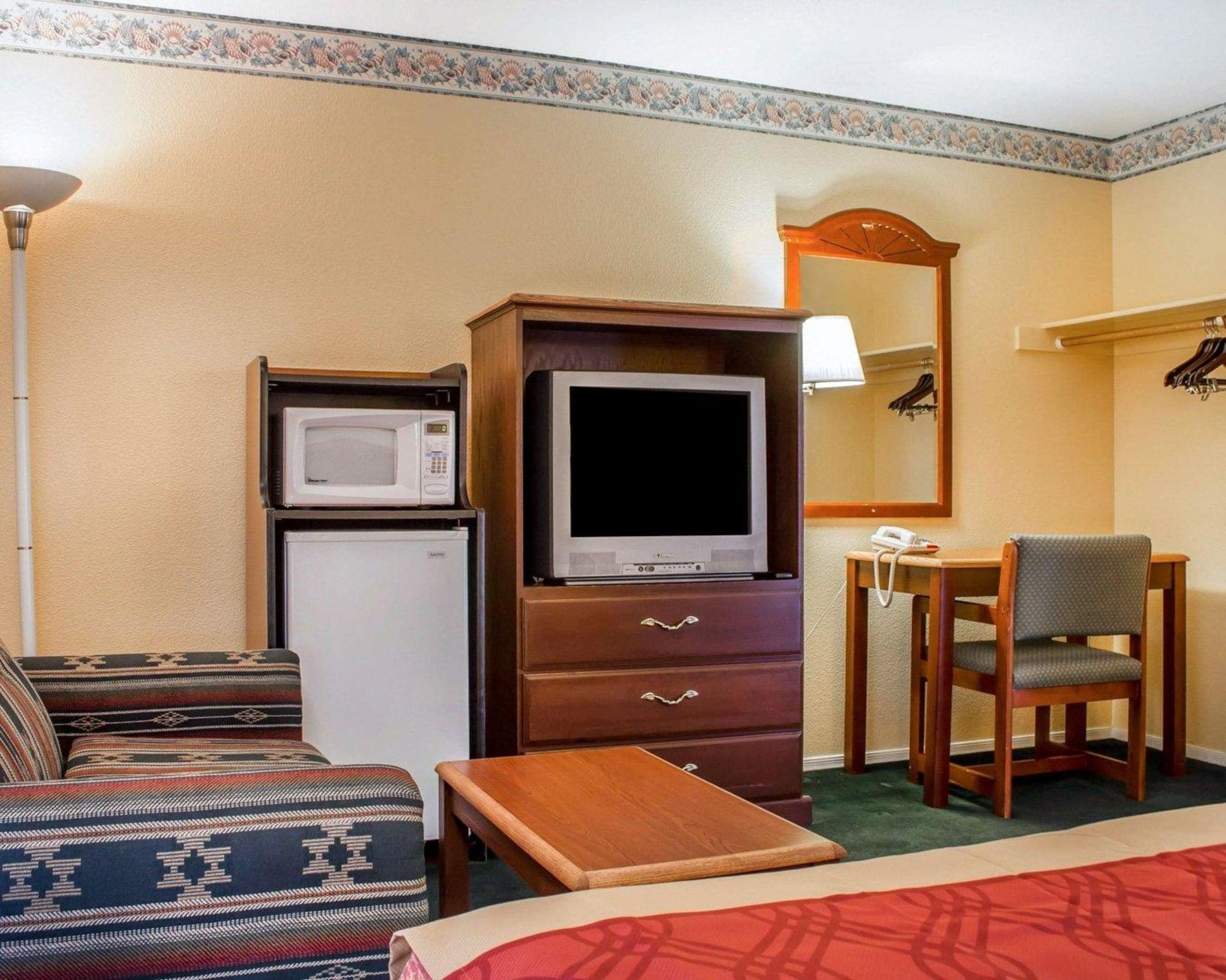 Travelodge By Wyndham Kingman Exteriör bild