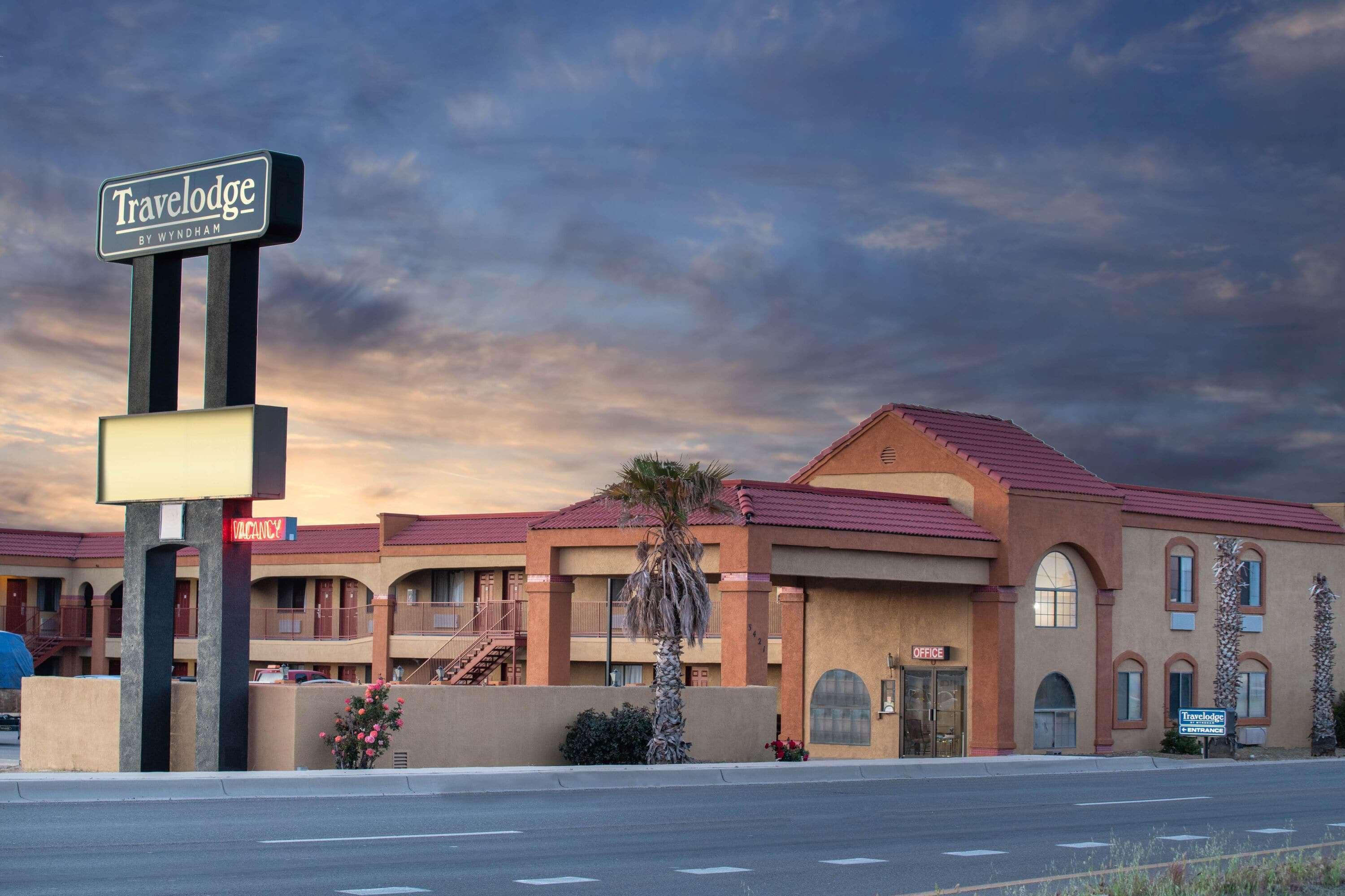 Travelodge By Wyndham Kingman Exteriör bild
