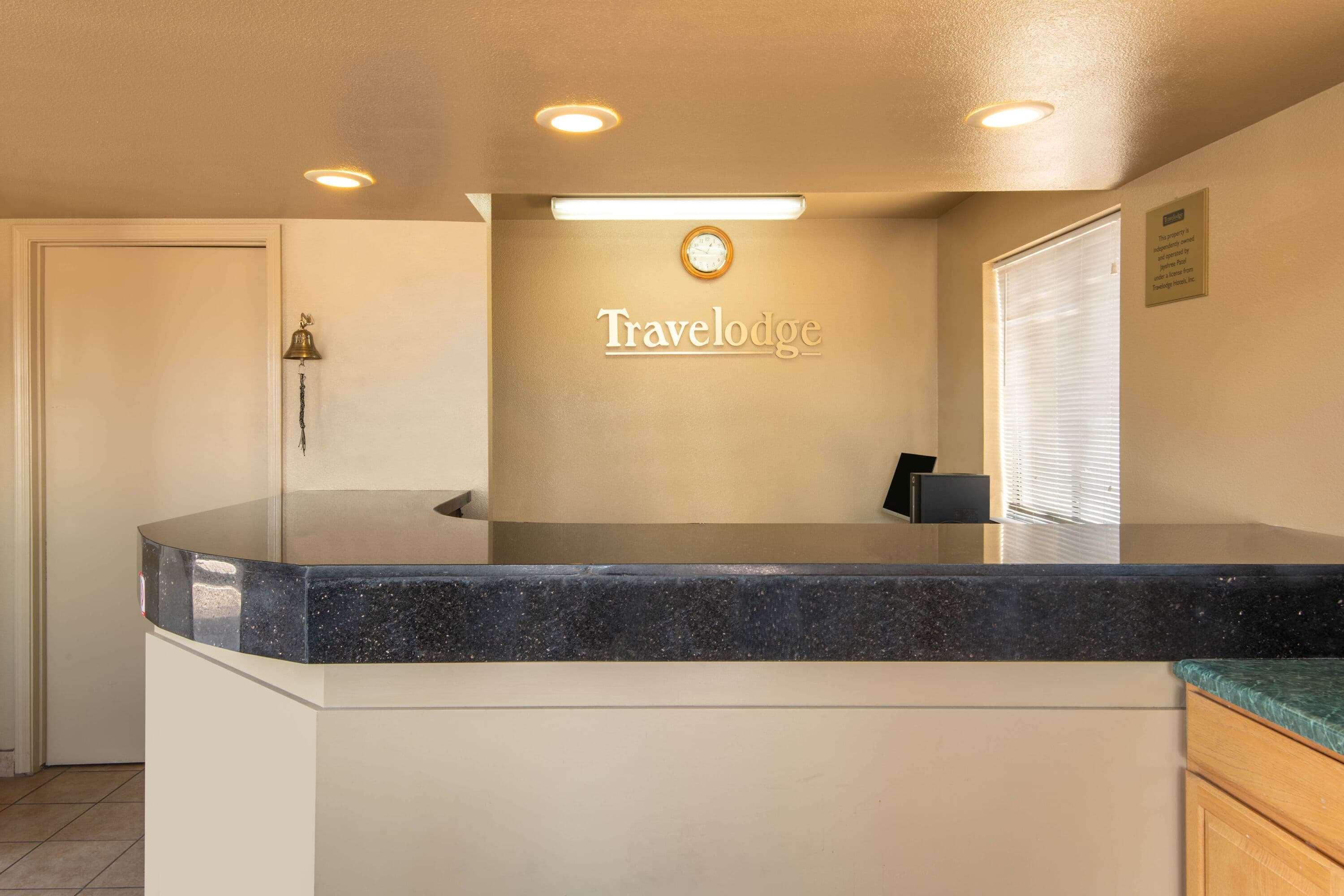 Travelodge By Wyndham Kingman Exteriör bild